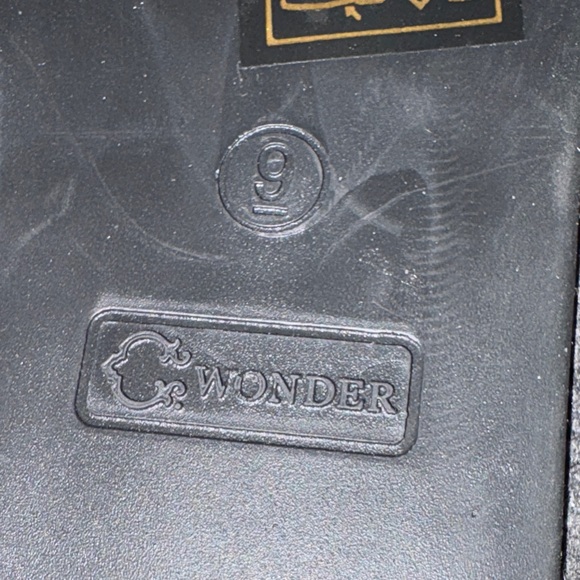 Woman’s Gray Loafers with Bee Embroidery size 9 - Picture 10 of 10